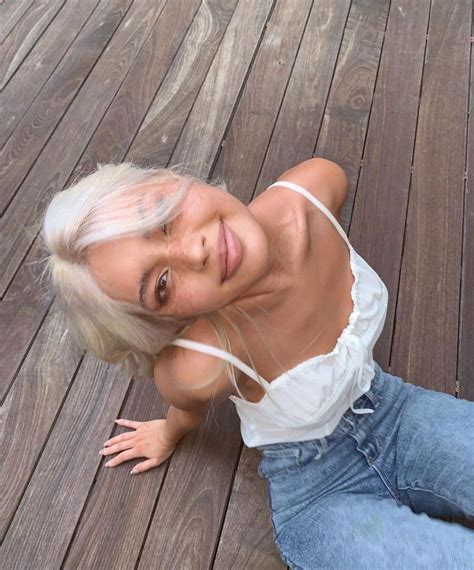 @diakimeko | Tan skin blonde hair, White blonde hair, Hair inspo color