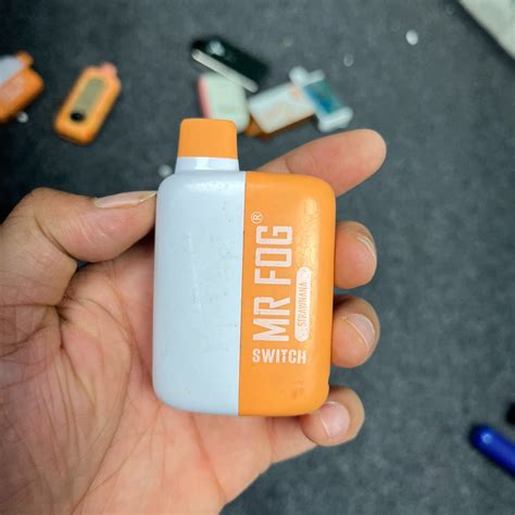 MR Fog Switch 5500 Puffs Strawnana (Without Box) - vapevilla