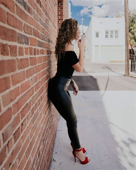 Savannah Dexter's feet