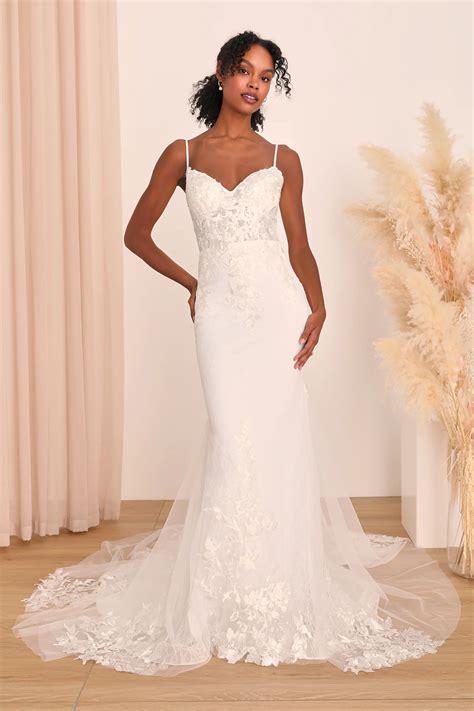14 Simple & Elegant Wedding Dresses | Nearlywed Weddings