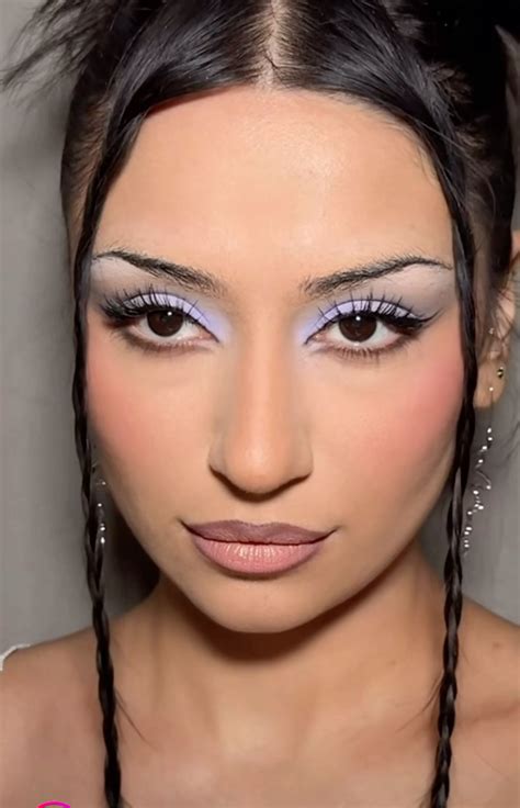 90s glam lilac makeup look inspiration | 90s makeup look, 90s makeup ...