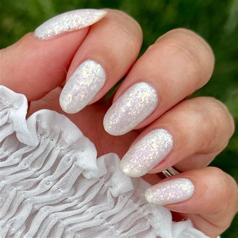 28 Best White Nails for Inspo + Best Polish | White sparkly nails ...