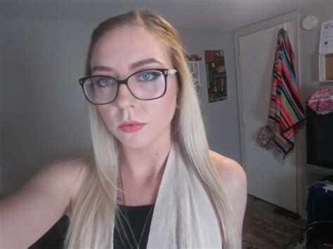 TW Pornstars - 1 pic. ArielSkye. Twitter. Wanna see me strip this ...