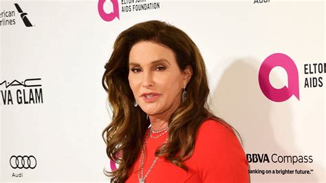 Caitlyn Jenner's rep responds to de-transitioning report - CBS News