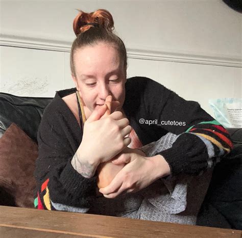 Love to smell my own feet, want to share? : r/SelfWorship