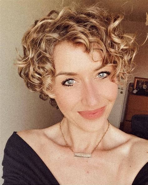 21 cutest short curly bob haircuts for curly hair – Artofit