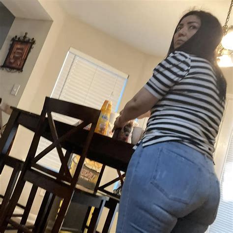 My mom’s thick juicy ass | Scrolller