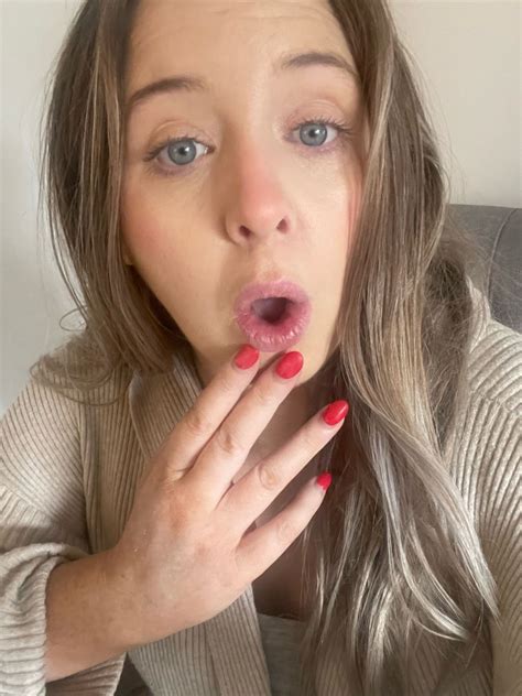 That’s the face I make when I see people “posting and ghosting on LinkedIn” What do I mean? 😂 ...