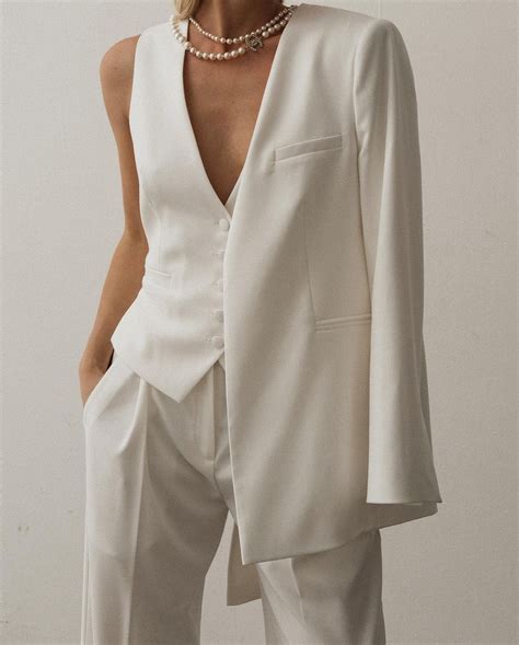 Vecelena on Instagram: "Белый костюм тройка 🤍 @tweedy_brand" | Women ...