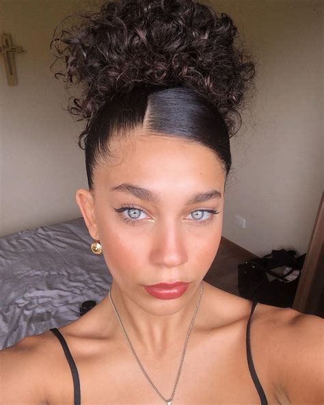 19 Fancy Curly Hairstyles For A Glamorous Look