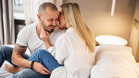 8 Tips for Talking Dirty Without Feeling Foolish | Flipboard