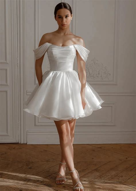 Pros & Cons: Wearing a Short Wedding Dress - Lunss