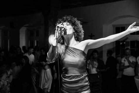 Gogo (Vocalist) | Soundlabor | Booking- & Eventagentur