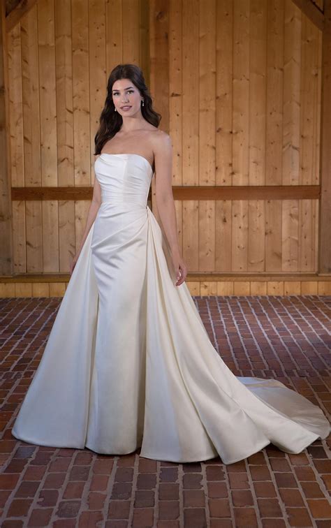 Chic Fit-and-Flare Gown | Kleinfeld Bridal