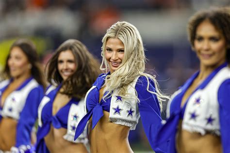 Former Cowboys Cheerleader Posts Jaw-Dropping Swimsuit Photo - The Spun