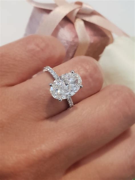 Oval Solitaire Engagement Rings