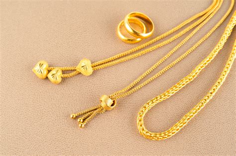 585 Gold Stamped Jewelry Explained | Jewelers Mutual