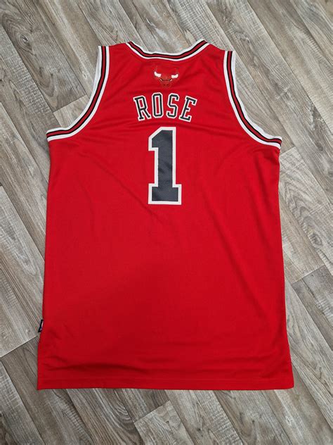 Derrick Rose Chicago Bulls Jersey Size Large - The Throwback Store