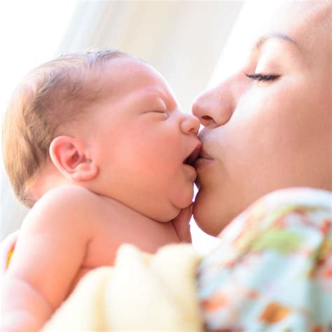 Does the first postpartum poop after birth hurt? - Mama Did It