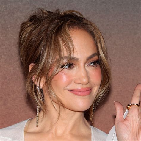 Jennifer Lopez Is Donating $1 Million to Help Puerto Rico Hurricane ...