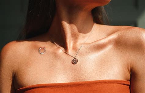 Collarbone Piercing: Types, Pain, Healing, Aftercare & Cost