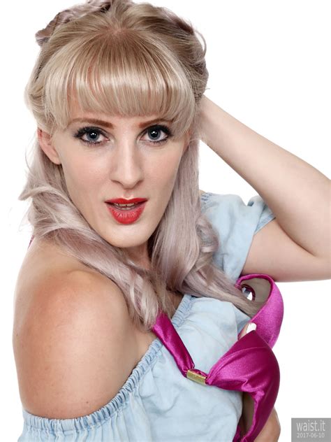 Dayna and Emma Lou pinup and fitness fun - waist.it