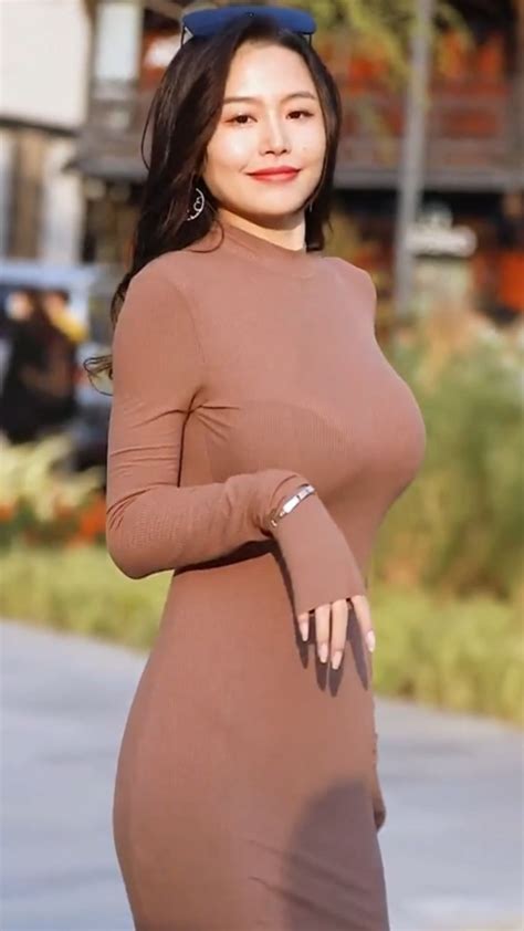 jiepai on Instagram: "Beautiful clothes will be more confident" | Beautiful chinese women, Curvy ...