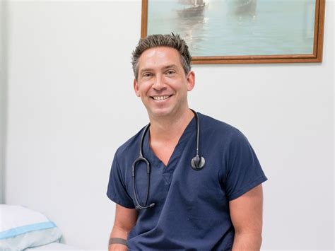 Doctor banned for sexting patient, threats to reveal nudes