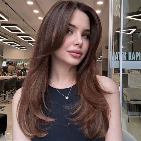 11 Curtain Bangs Ideas For Straight Hair That Look Effortlessly Chic