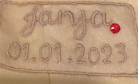 Estilista gaúcha assina terno dourado usado por Janja na posse de Lula