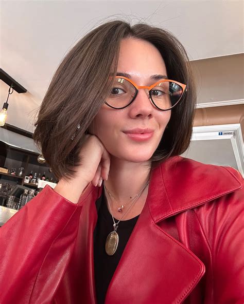 Eve Sweet: Complete Biography, Age, Career & Success Story