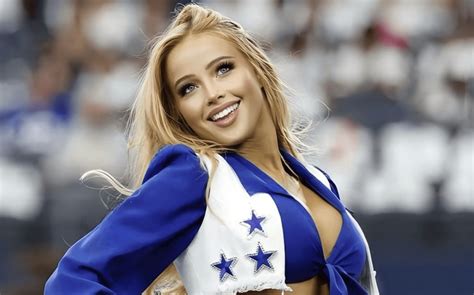 Dallas Cowboys Cheerleader Posed For Stunning Swimsuit Photo On Beach - The Spun