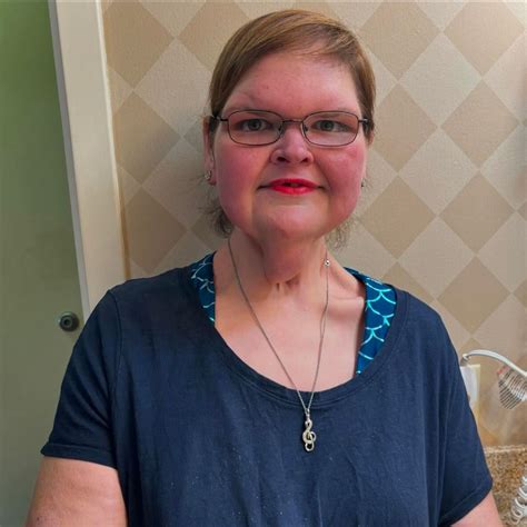 Tim McGraw's daughter shares 'brave' bedroom photo as she talks weight ...