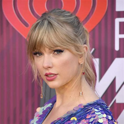 Taylor Swift Bangs