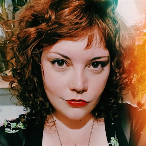 Carol Ruiz: Raízes (2022) – Poesia Primata