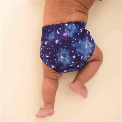 Tips for preventing diaper rashes in newborn babies.