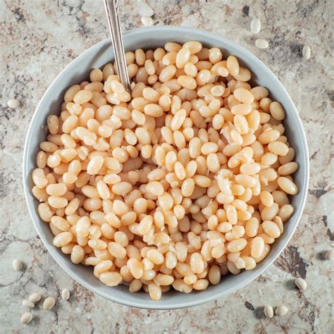 Slow Cooker White Beans - The Nessy Kitchen