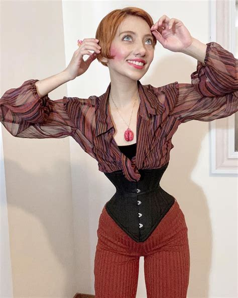 I shrank my waist to 11.8 inches — the size of a red Solo cup