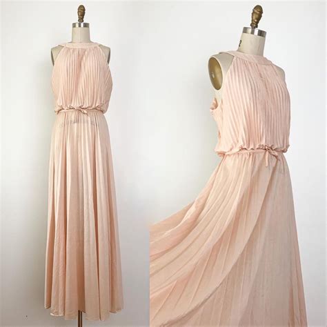 1970s Pleated Dress | Pleated dress, Dress, Style