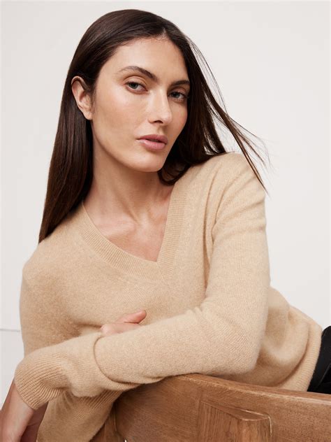 V-Neck Sweaters For Women | Banana Republic Canada