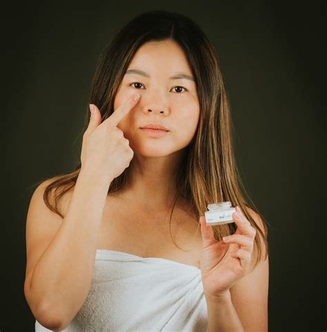 The Ultimate Guide to Choosing the Right Concealer for Your Skin Type - Free Bunni