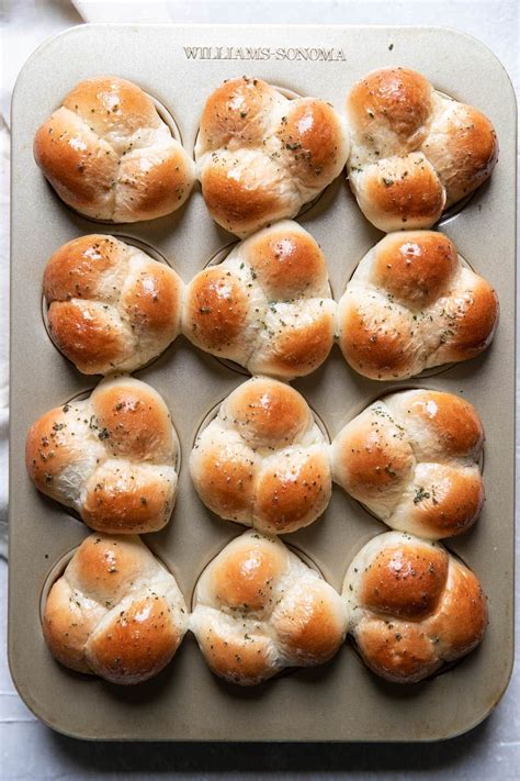 Cloverleaf Buttery Herb Dinner Rolls | Recipe | Rhodes rolls recipes ...