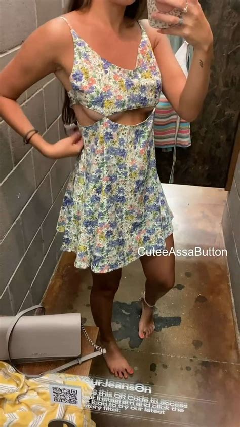 CuteeAssaButton needs a little "help" 🇺🇸 - Changing Room Nudes