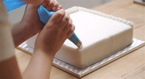How To Decorate Cakes With Royal Icing Great British Chefs