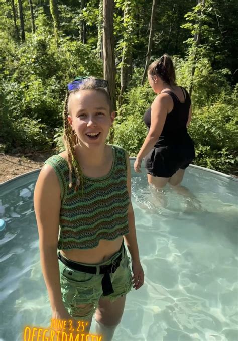 Off Grid Misty (@offgridmisty) - Urlebird