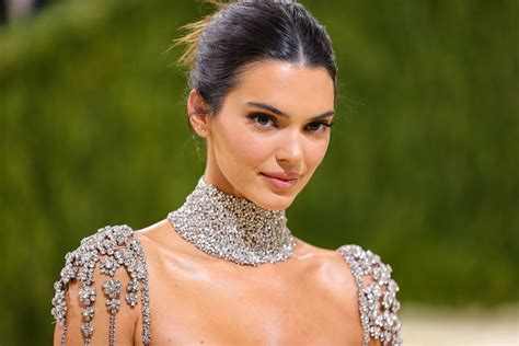 Kendall Jenner bikini - see the model's latest bikini pics