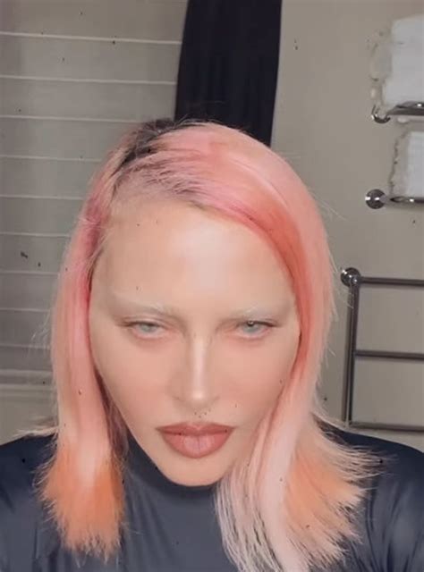 Fans horrified by Madonnas freaky face in new video: What have you done? - I Know All News