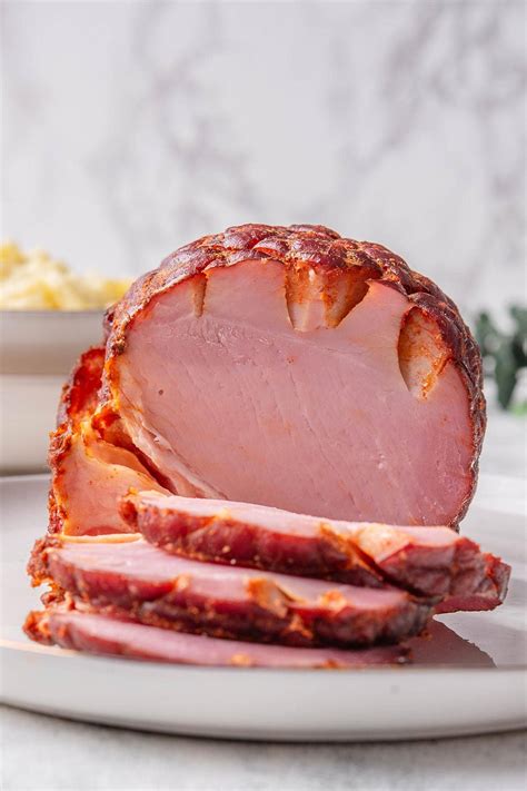 Smoked Ham Recipe (Quick & Easy) - The Big Man's World