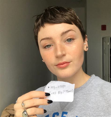 stress, hair loss, & body dysmorphia are coming at me from all angles ...