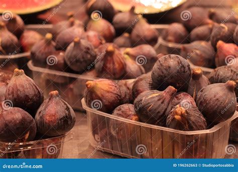 Figs at a Spanish market stock image. Image of boqueria - 196262663